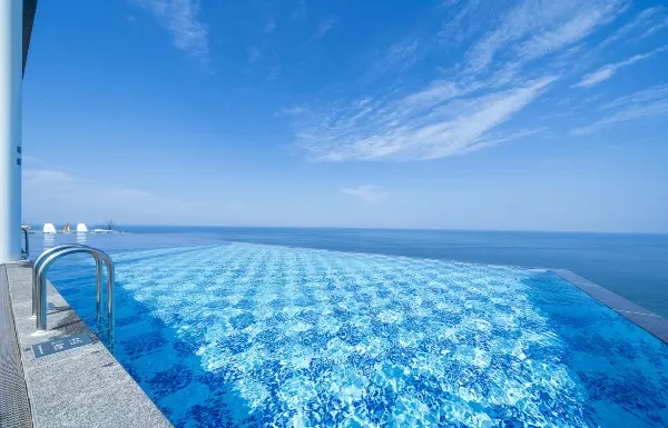 Luxury Ocean View Suites in Gangneung Confines Ocean Suite Gangneung rooftop infinity pool with ocean view