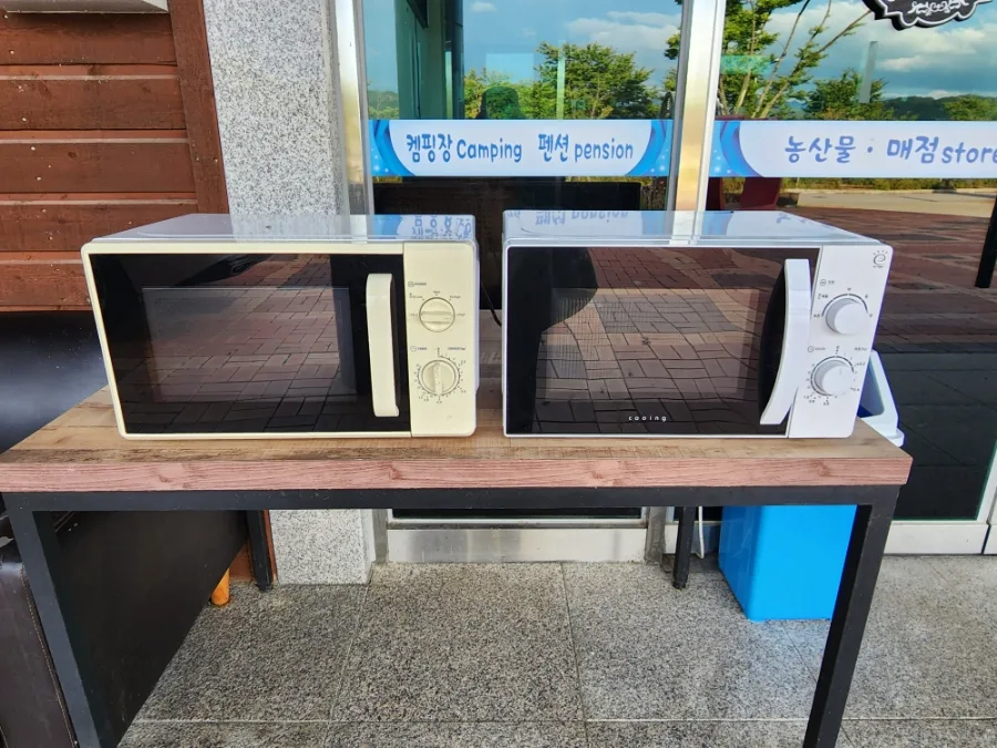 Café & Convenience Store