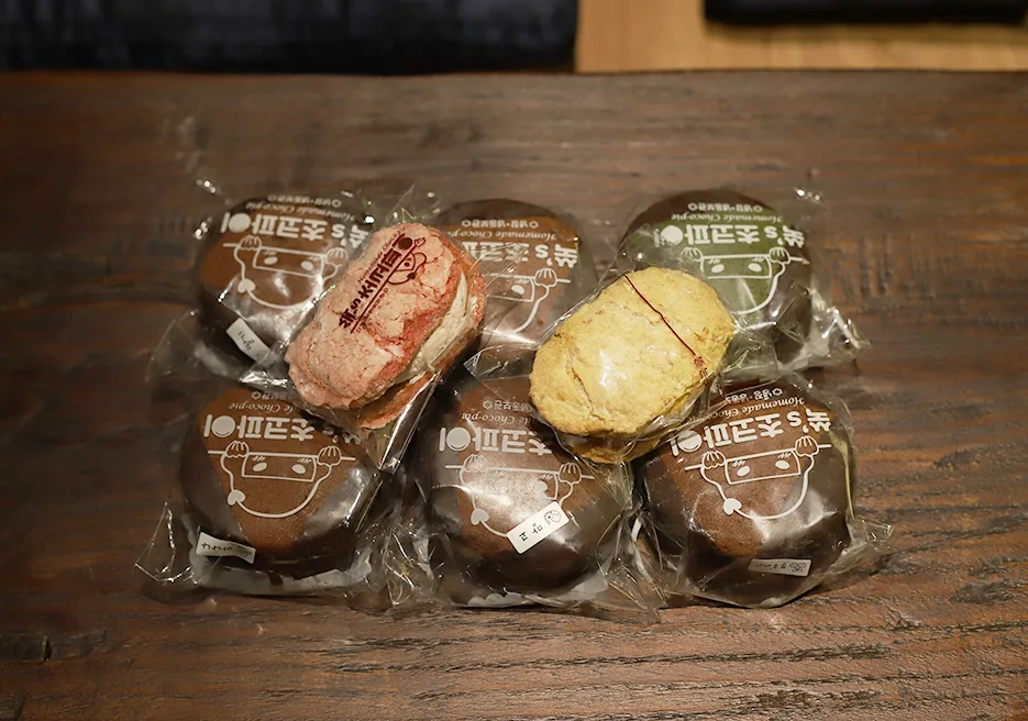 Handmade desserts display at Ssuk’s Choco Pie Gwangju with choco pies and dacquoise